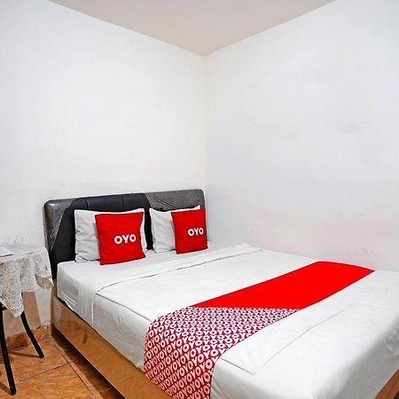 מלון סוראבאיה Oyo 91390 Kost Grand Royal Elite מראה חיצוני תמונה