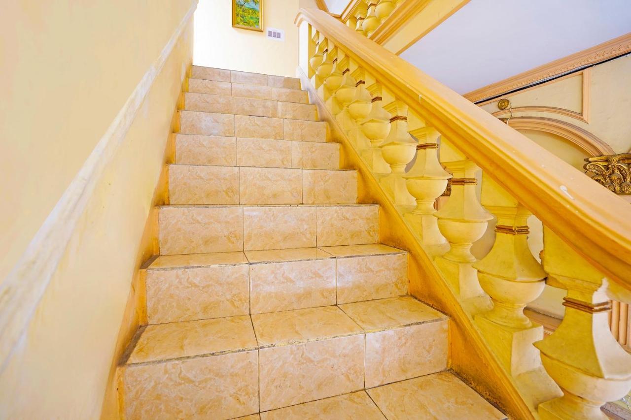 מלון סוראבאיה Oyo 91390 Kost Grand Royal Elite מראה חיצוני תמונה