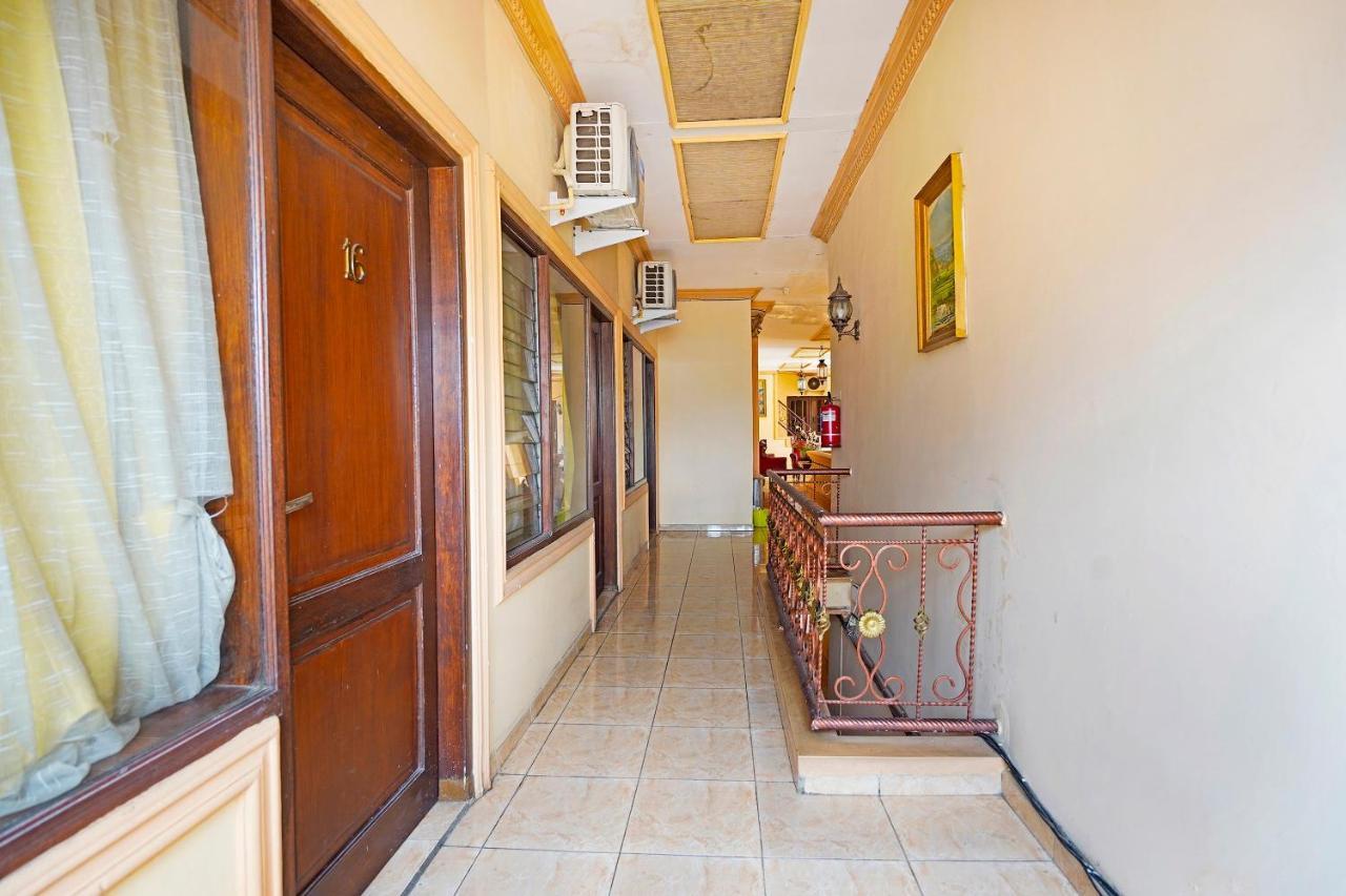 מלון סוראבאיה Oyo 91390 Kost Grand Royal Elite מראה חיצוני תמונה