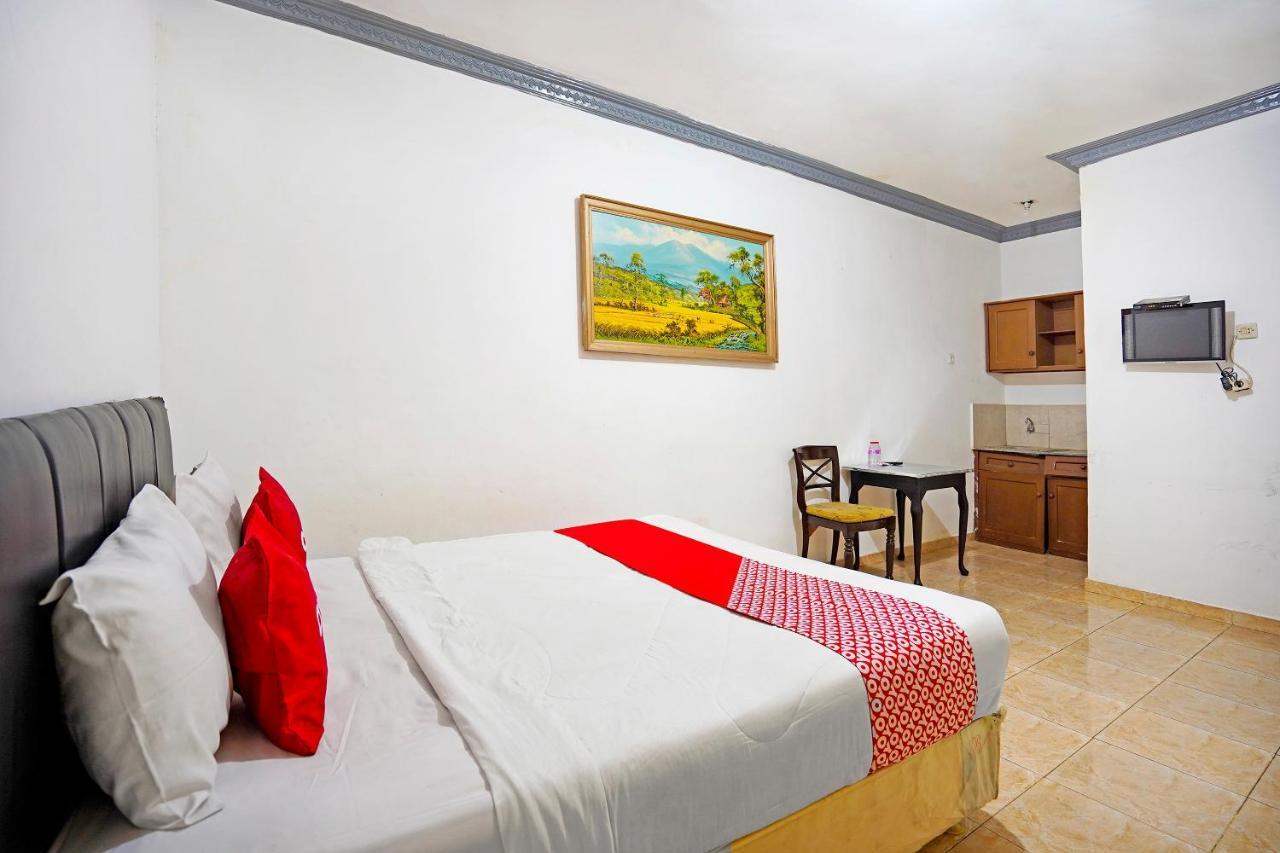 מלון סוראבאיה Oyo 91390 Kost Grand Royal Elite מראה חיצוני תמונה
